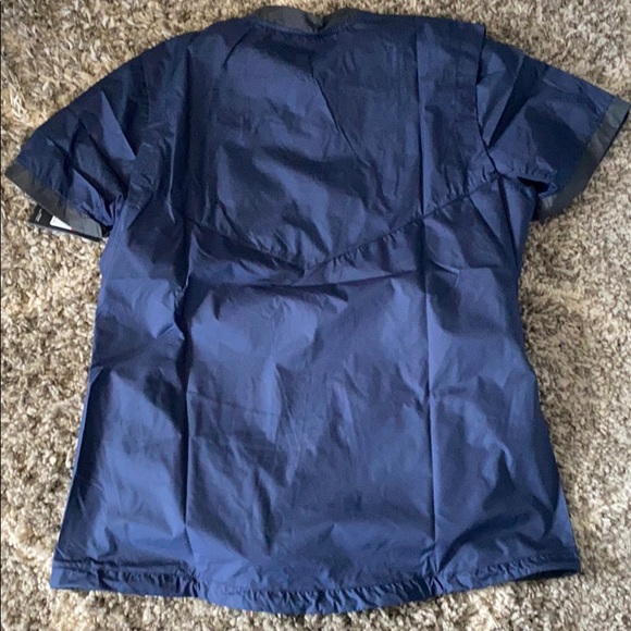 Nike shortsleeved pullover wind shirt - Picture 5 of 6